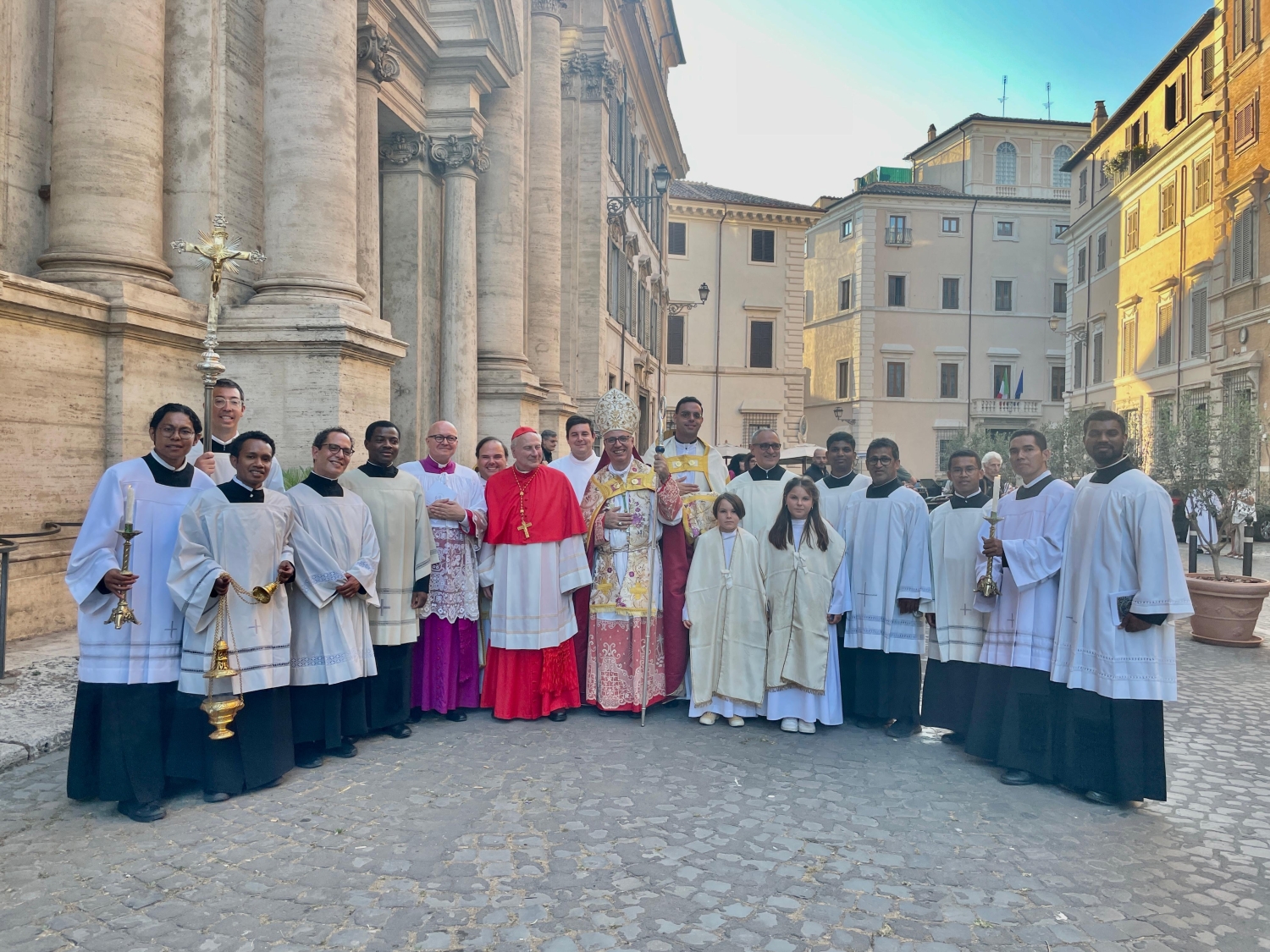 L&#039;Arcivescovo Carbonaro presiede i Primi Vespri della Solennità